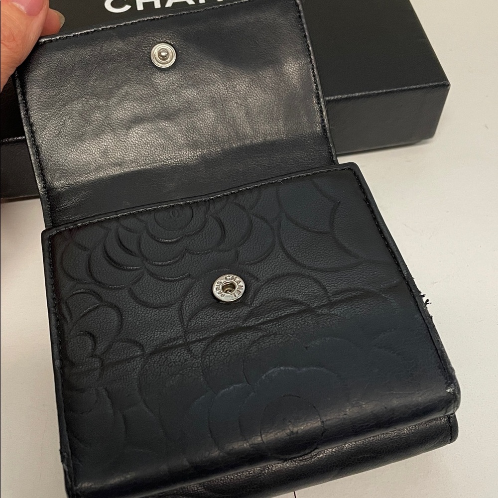 Authentic CHANEL Camellia Black Lambskin Double-hook Wallet - Picture 5 of 16